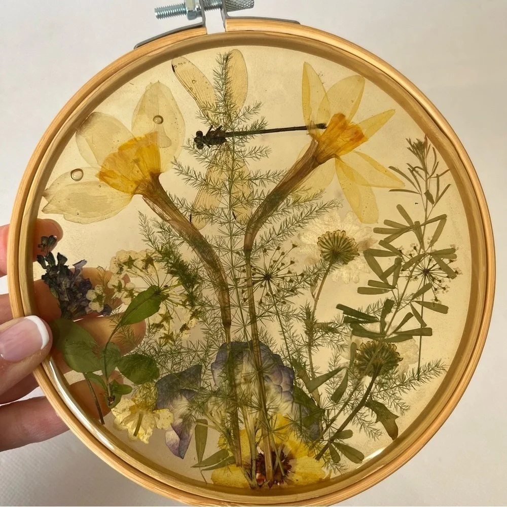 Floral Embroidery Hoop Art Resin Dried Flowers Dragonfly Suncatcher